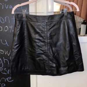 Cupcakes and Cashmere Marrie Leather Skirt in Black (Size 2, fits 6)